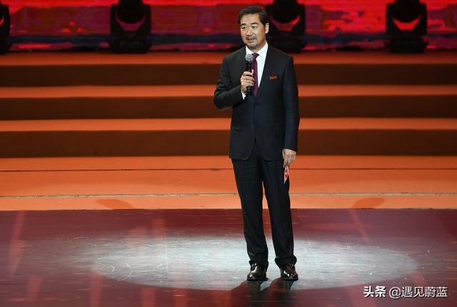 黄海波惹到韩三平:陈好事件持续发酵，多位艺人被扒出担任高校教授职位，他们配吗？