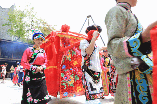 头条问答 - "娘送女,穷到底;姐送妹,穷三辈;嫂送姑,发大蔸",什么意思?