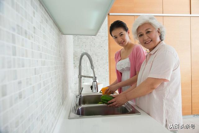 何超英年轻时候的图片:年轻时候当恶婆婆的女人，晚景都有多凄凉？