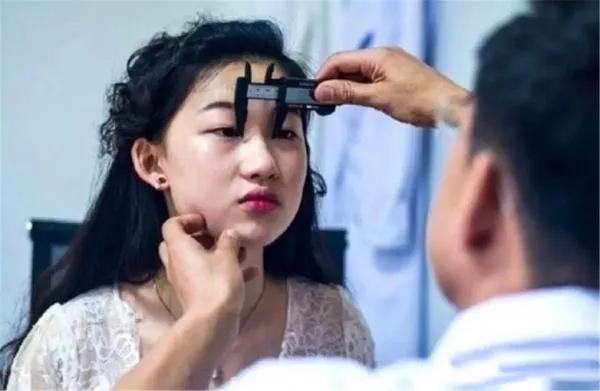 祁可欣整容:19岁女孩花百万整成刘亦菲，名字也改一样，如今怎样了？