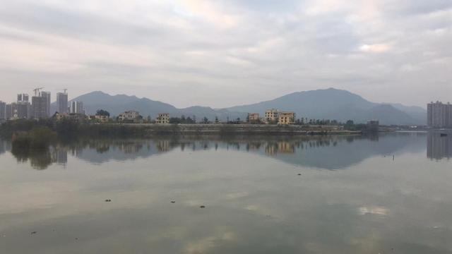 翡翠免费估价网站,这个翡翠观音可以估价多少钱？