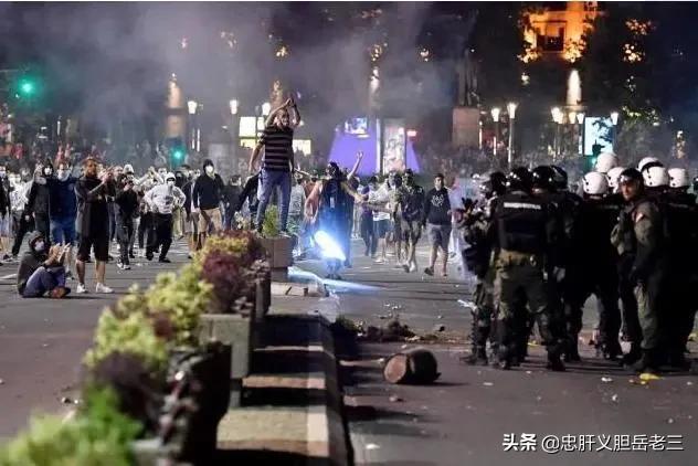 塞尔维亚三色犬猎兔:如何看待塞尔维亚迅猛平息暴乱呢？ 塞尔维亚三色犬猎兔视频