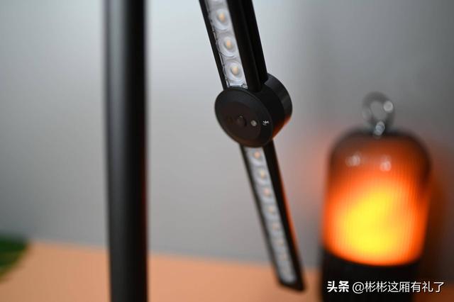 小彬彬前妻:家居展会上看到【EZVALO几光】，求问是个什么牌子？