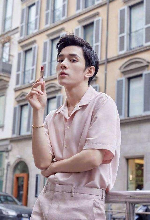 “李佳琦”火了,凭的是什么？