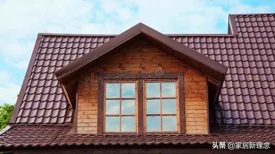 1:在楼顶再做一层现浇面斜坡屋顶,在设计时就要考虑到房子的承受重量.