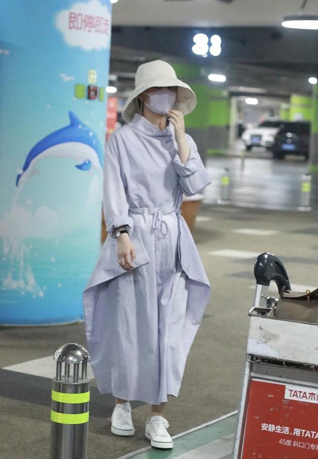 博纳入股和颂传媒:赵丽颖产后四个月了还没复出，现状怎么样