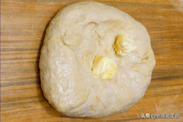 暄小面包:三个鸡蛋，400克面粉怎么做面包？