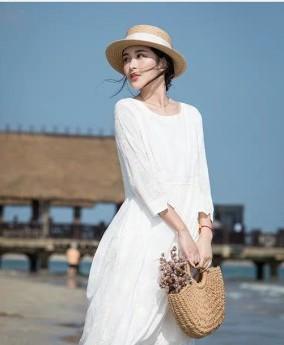 皮肤晒黑了如何穿搭衣服让自己看起来显白？
