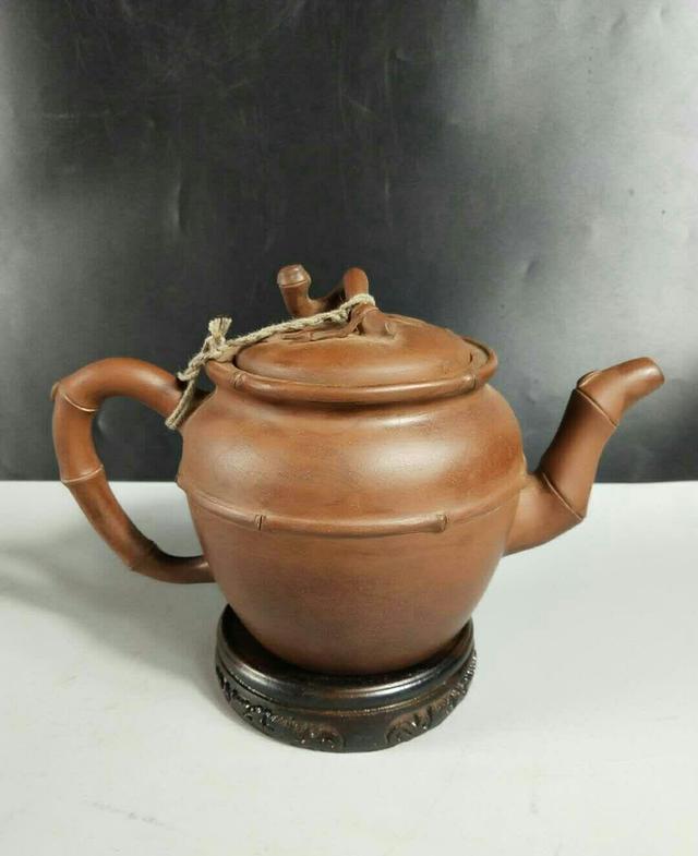 紫砂壶上刻字画落款叫老缶不知其是谁哪位先生能先诉我什么意思谢谢