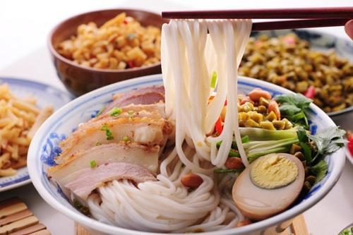 头条问答 - 砂锅桂林米粉放什么配菜好吃?(坡坡的日常的回答,0赞)