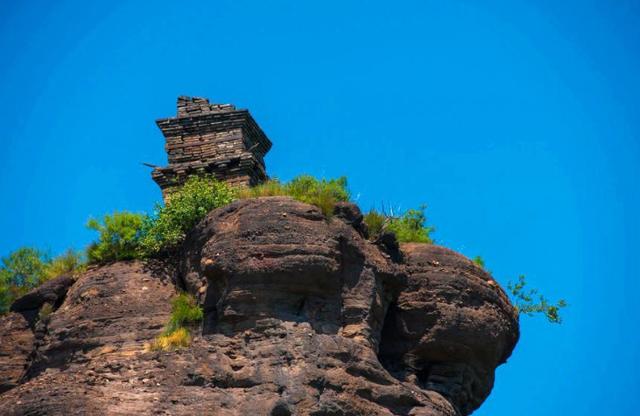 中国古代墓未解之谜，世界未解之谜之河北山峰上的神秘古塔，如何建成至今无法解释吗