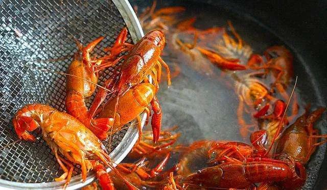 头条问答 - 小龙虾是开水煮还是凉水开始蒸?(安徽小陈陈的回答,0赞)