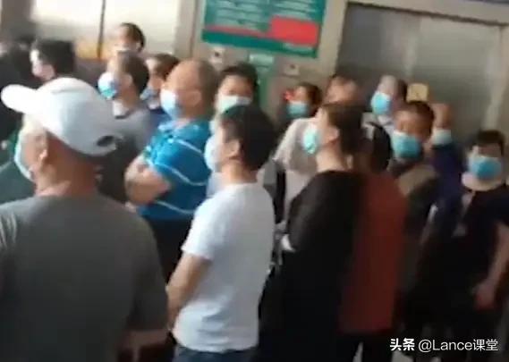痛心！12岁女孩跳楼坠亡,留遗书盼爸妈复婚,应如何看待？