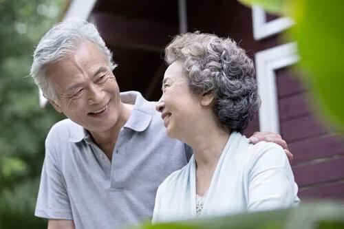 王朔老婆沈旭佳照片:老公学历比我高，经常用他的价值观教育我，贬低我，该怎么办？