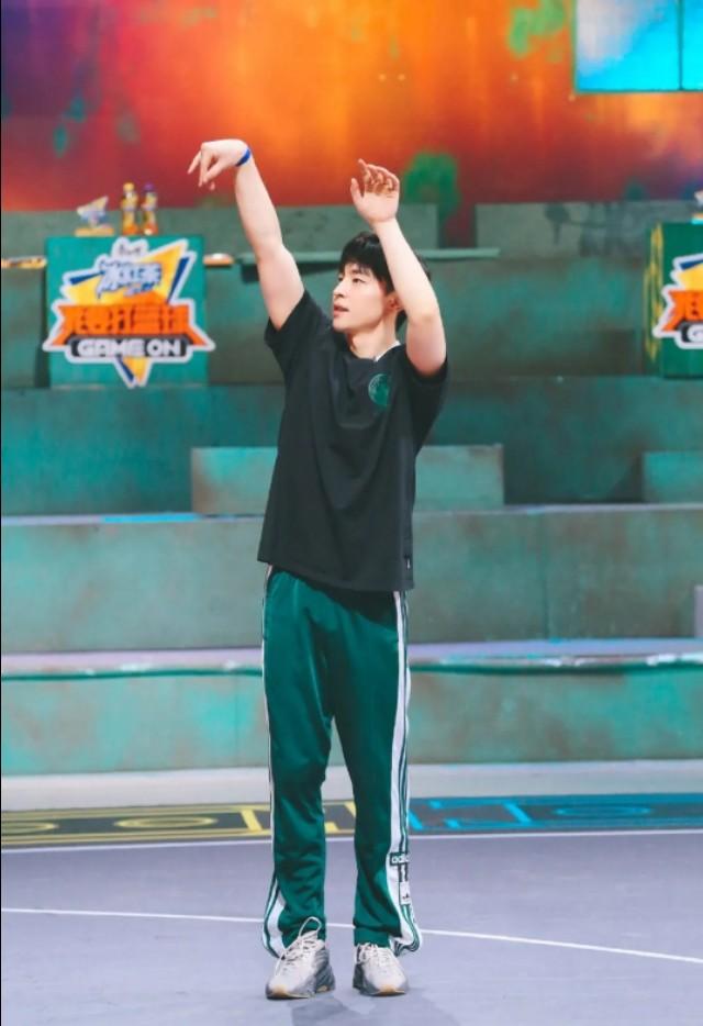 极限挑战第六季几点开播:《极限挑战》5月10日开播，8位嘉宾您最期待哪个明星表现呢？