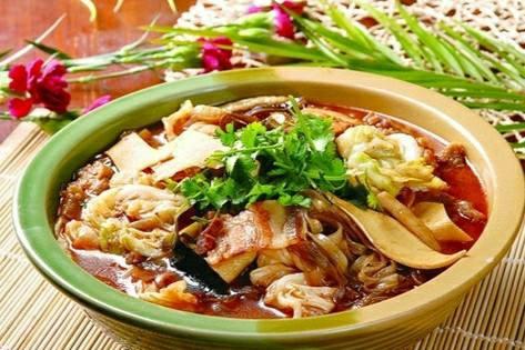 大锅菜煮饺子怎么做？