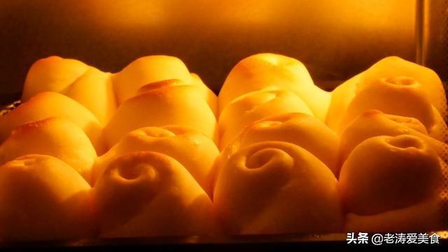 暄小面包:三个鸡蛋，400克面粉怎么做面包？