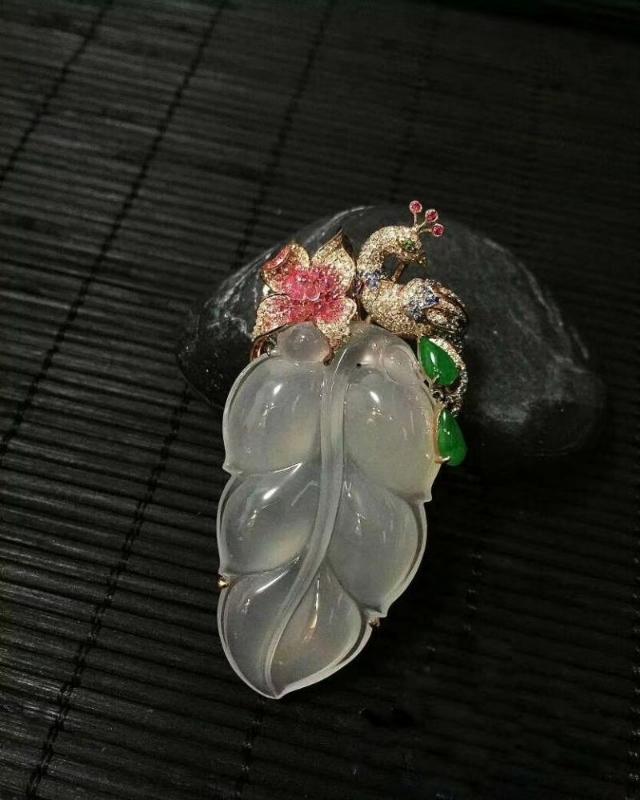 翡翠是玉的一种吗,请问这是玉还是翡翠？怎么样？