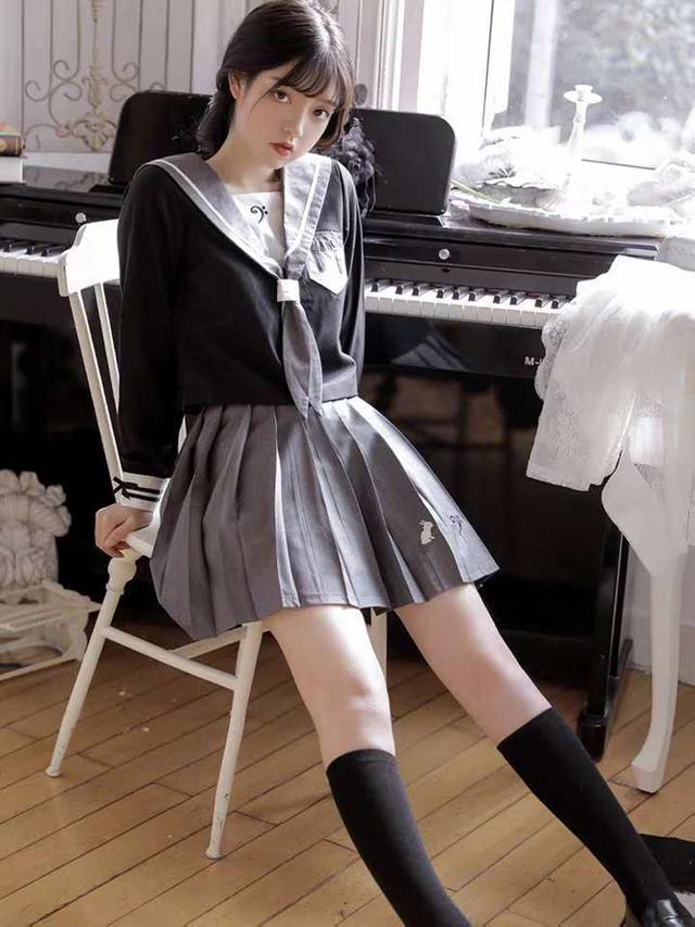 jk群穿什么袜子:男生该如何挑选适合自己的JK制服？