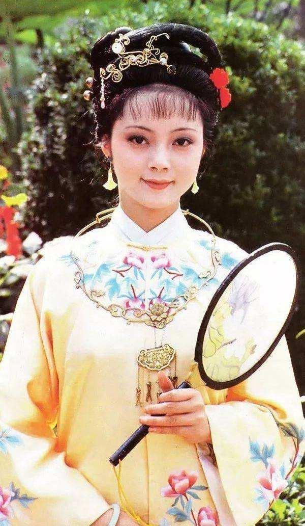 霍彩蝶:《红楼梦》滴翠亭杨妃戏彩蝶，埋香冢飞燕泣残红。这回用典了吗