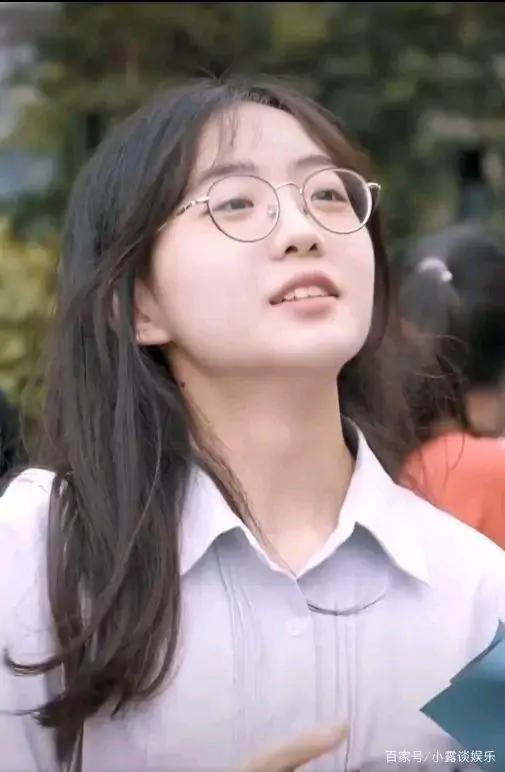 为什么大家都在刷高考最美送花女孩