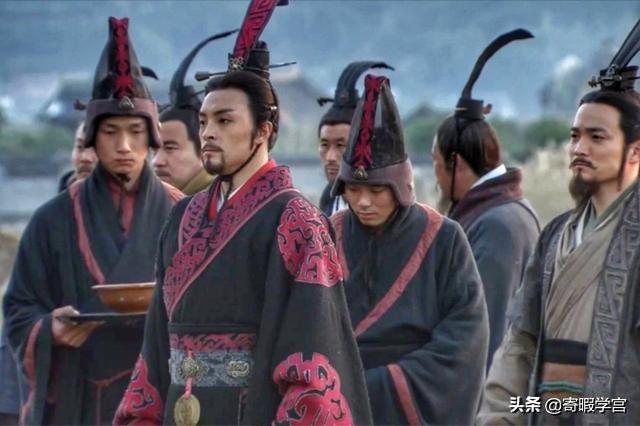 秦穆公亡马:英明一世的秦穆公，为何临终强迫177位秦国人才全部殉葬？