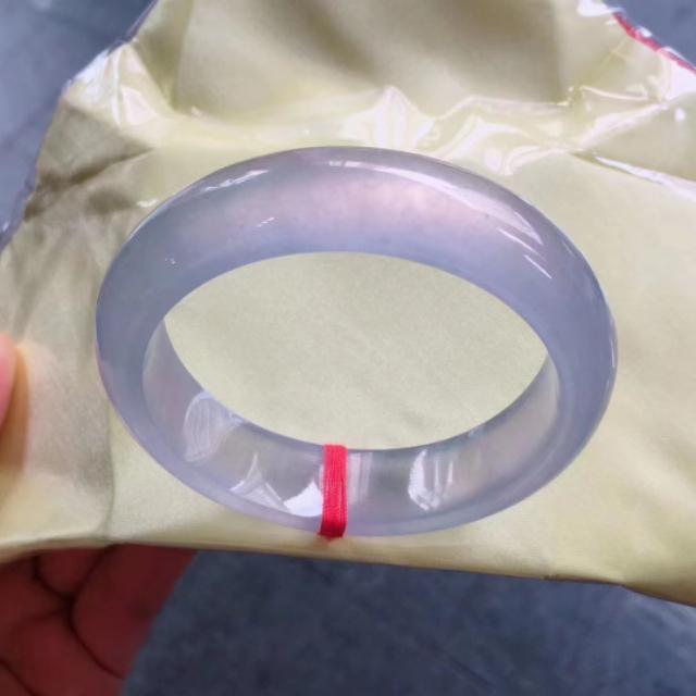 2万左右糯种绿飘花手镯,这个飘花手镯品质怎么样？2万购买值得吗？