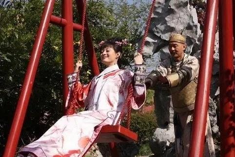 甄嬛传舞蹈:《甄嬛传》里，如果甄嬛入宫后选择站队华妃会怎么样