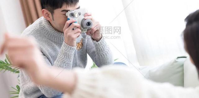 我和男朋友很相爱,可是他从心里看不起我这个人,我该怎么改变自己呢？