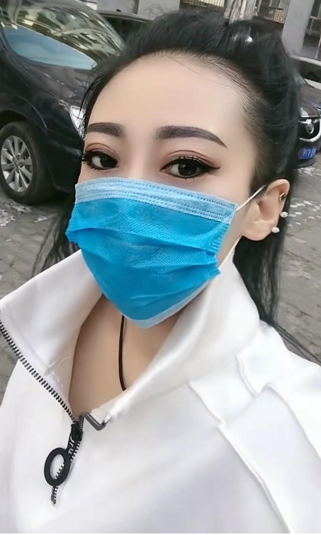 头条问答 - 经常在朋友圈晒自己照片的女人是什么心理呢?
