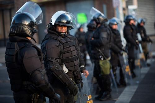 请问,美国的国民警卫队是什么性质的部队？跟警察有何区别？