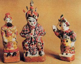 南宁花鸟市场湘缘刺绣画馆:你们是当初什么原因学美术的，然后毕业从事的什么行业？