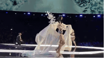 何猷君读什么:如何看待奚梦瑶和何猷君结婚？