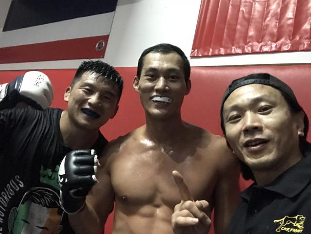 泰拳高手:少林寺有高手可以与泰拳高手一较高下吗你认为哪位可以做到呢