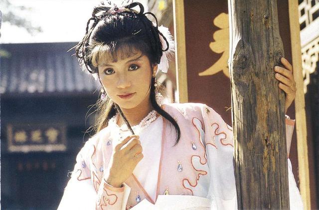 《射雕英雄传》中：黄蓉貌美如花，杨康为何对她无动于衷？插图10