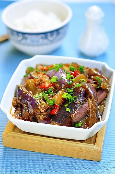求鱼香茄子的正宗做法,路过的大师讲一下,谢谢了？