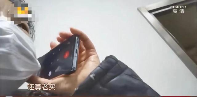 宠物犬捡到钻石价值超11万元:长沙一保洁员捡到一克拉钻戒，拾金不昧上缴反被罚款，你怎么看？