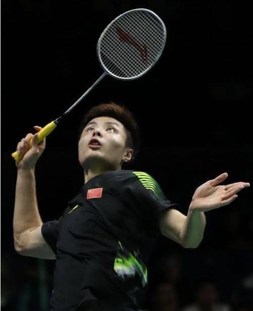 尤尼克斯、胜利和李宁三个品牌推荐一个入门级的羽毛球拍,你会推荐哪款？