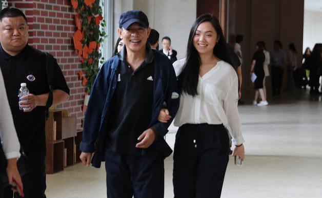 李连杰老婆利智:利智最美的时候有多少男人追过她，为什么她选择了李连杰？