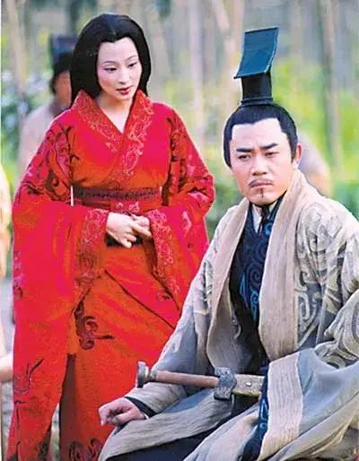 屠臣夫人:《汉武大帝》当中汉武帝为什么在最后一集要杀死勾弋夫人？