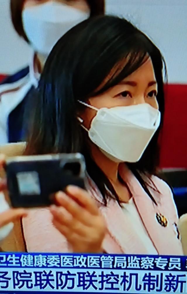 快递员骂民警被拘:抗击新冠肺炎，如何看待个别人辱骂、殴打值勤人员被拘留