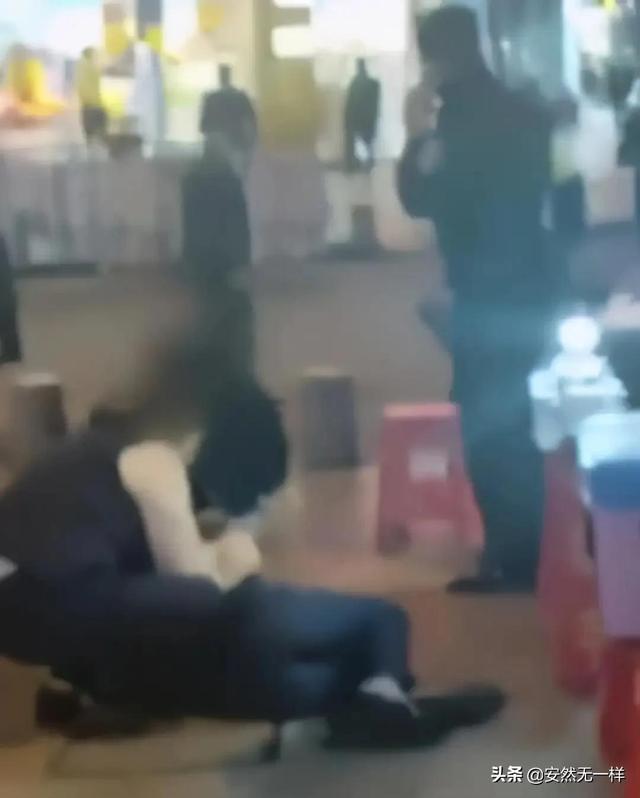 广西壮族自治区灵异事件:如何看待11月25日广西男子当街对女子锁喉施暴一事？