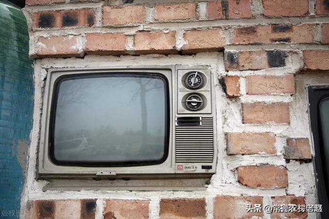 七十年代没风扇夏天怎么过，七十年代农村没有电视，甚至没有风扇，夏天的晚上怎么过