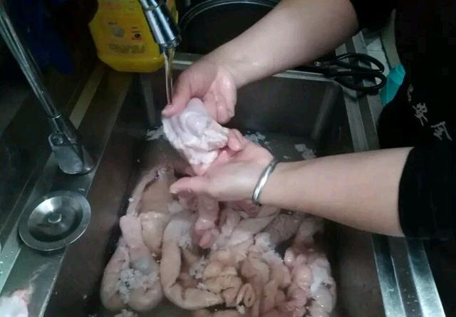 清水猪大肠怎么做好吃，猪大肠怎么做好吃以及怎么清洗干净
