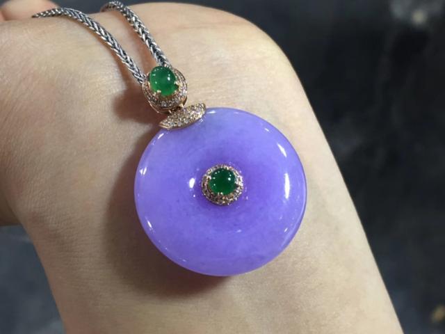 平安扣一般都多少价位,300块钱的翡翠平安扣是真的吗？