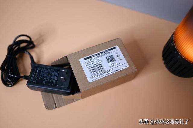 小彬彬前妻:家居展会上看到【EZVALO几光】，求问是个什么牌子？