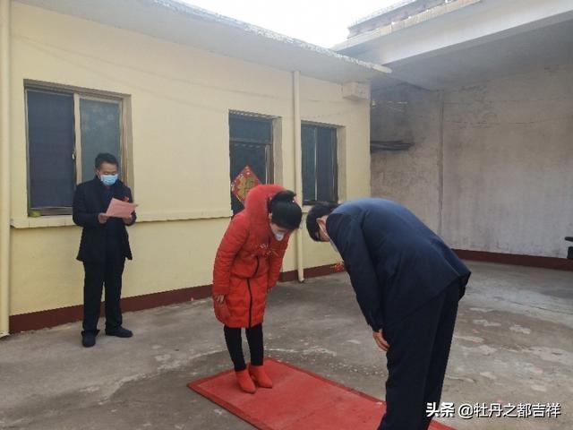 <a href=https://maguai.com/list/256-0-0.html target=_blank class=infotextkey>朋友圈</a>专用图:能不能分享几张抗疫题材的照片？