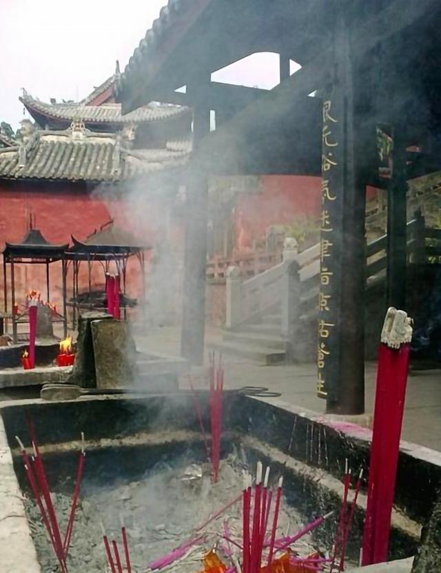 文昌帝君是谁:马上中考高考了，古代科举考试拜的文昌帝君究竟是谁，有啥来历？