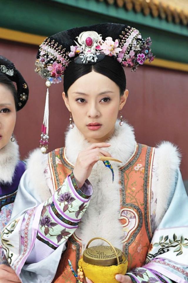 沈贵人:为什么《甄嬛传》余答应得宠后这么蛮横，甄嬛眉庄却谨小慎微呢？