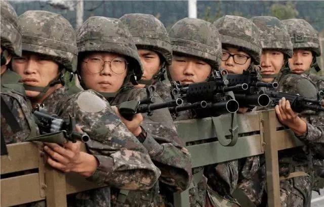 韩国兵役:韩国男生服兵役，女友怎么办？